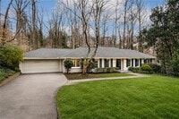 Building Photo - 4601 Club Cir NE