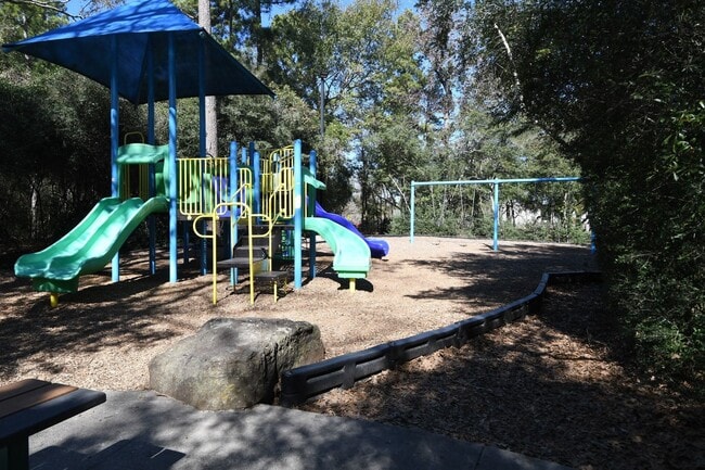 Building Photo - 26 Yewleaf Rd