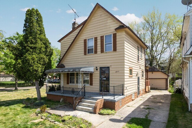 Building Photo - 18511 Margareta St