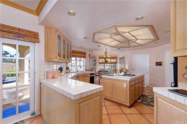 Building Photo - 6 South Peak