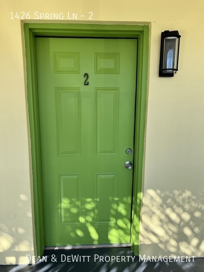 Building Photo - 2 Bed/2 Bath - Unit 2