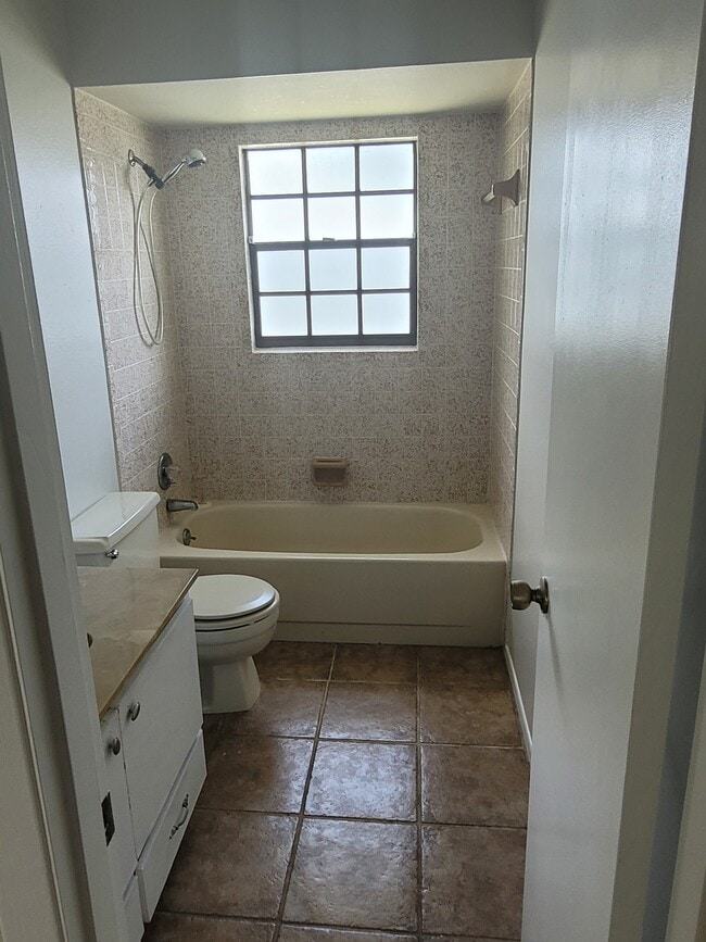 Building Photo - 1104 Beatrice St