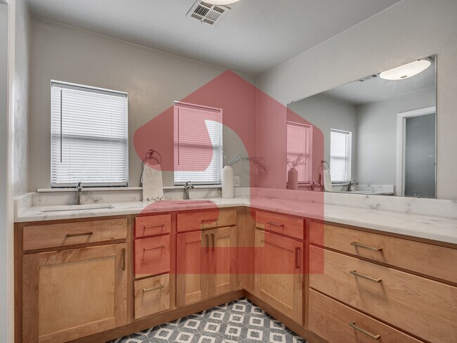 Building Photo - 1501 Gladstone Terrace