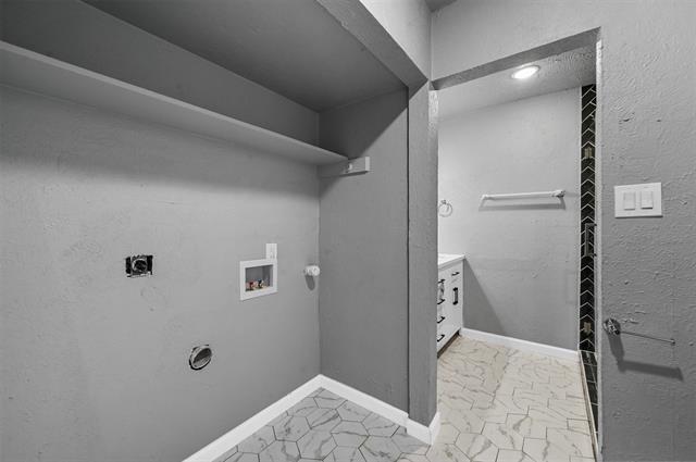 Building Photo - 10430 Las Brisas Dr