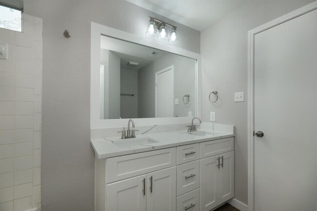 Building Photo - 1301 Black Cherry Dr