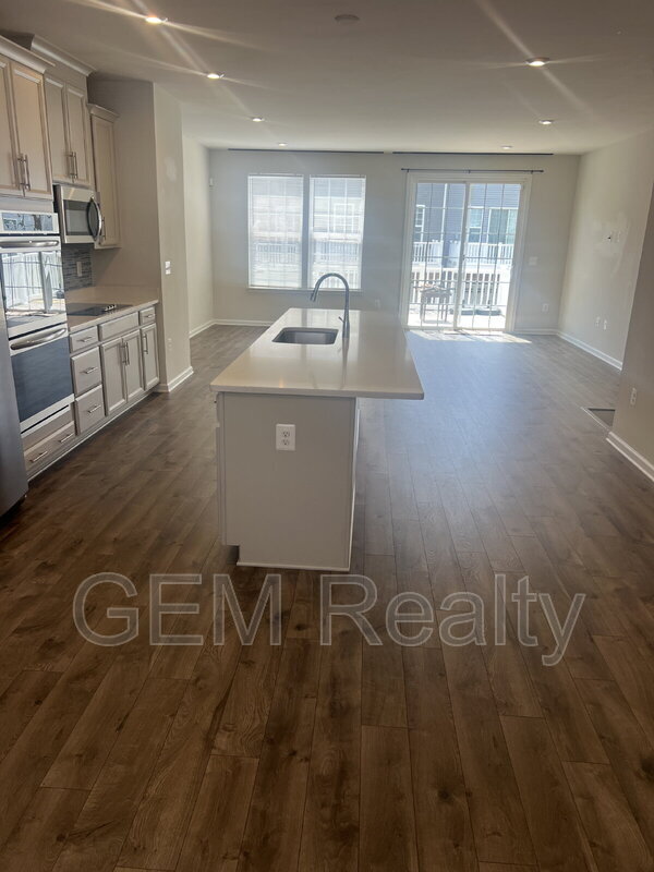 Building Photo - 1833 Sag Harbor Ln