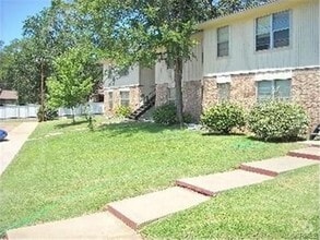 Primary Photo - Elmwood Apartments