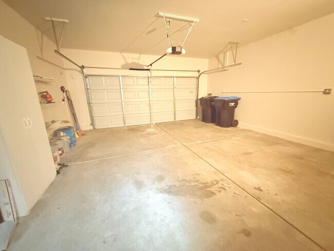 Building Photo - 3bd/2bath Single Story Home!