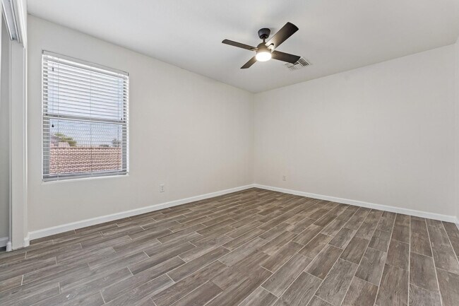 Building Photo - 18024 W Maui Ln