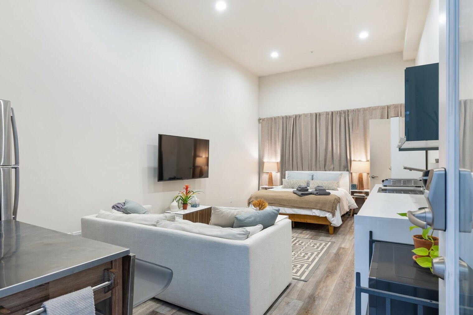 Building Photo - 3615 2nd Ave NW