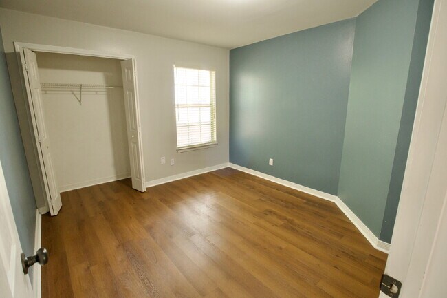 Building Photo - 1911 Summer Hills Ln