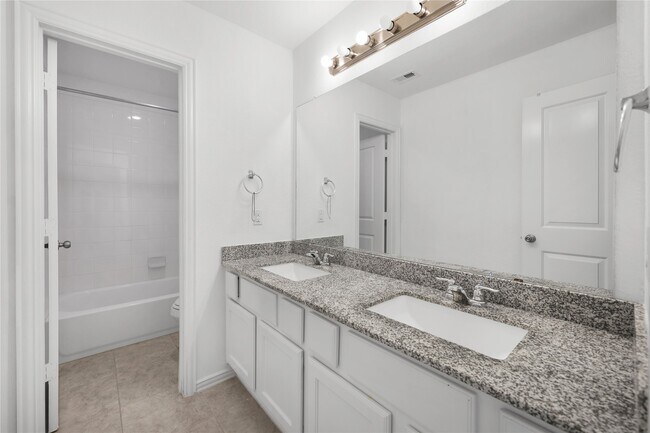 Building Photo - 29897 Dovetail Blf Ln