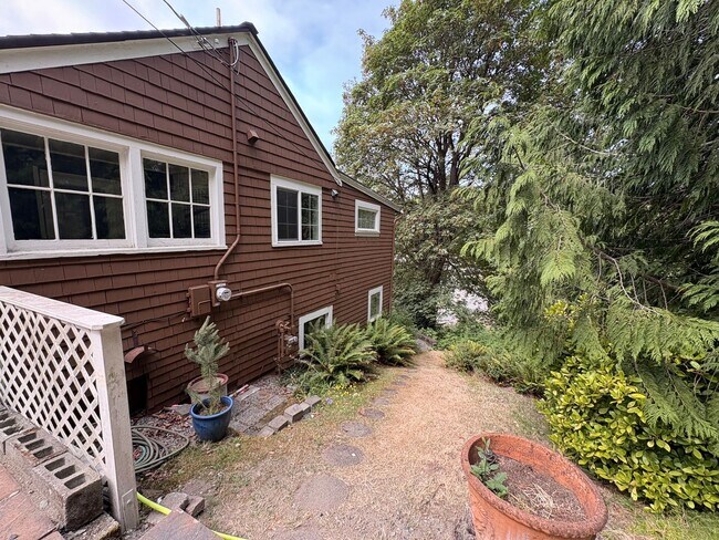 Building Photo - Charming Three Bed West Seattle Vintage Home Near Lincoln Park and Puget Sound!