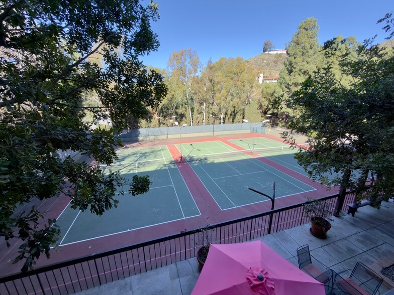 Building Photo - 2700 Cahuenga Blvd E