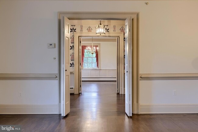 Building Photo - 226 E Caracas Ave