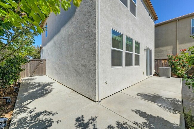 Building Photo - 4600 Ocean Ln