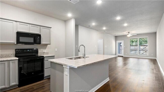 Building Photo - 3007 Stevens Dr