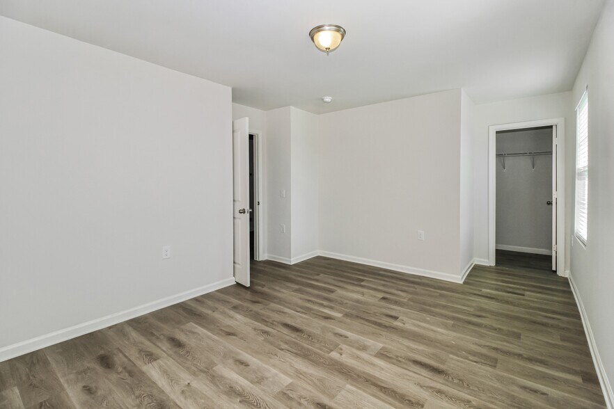 Building Photo - 2517 Upland Cir