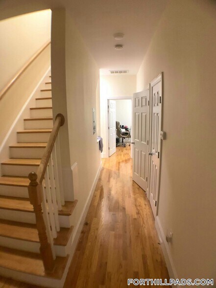 Primary Photo - 130 Roxbury St