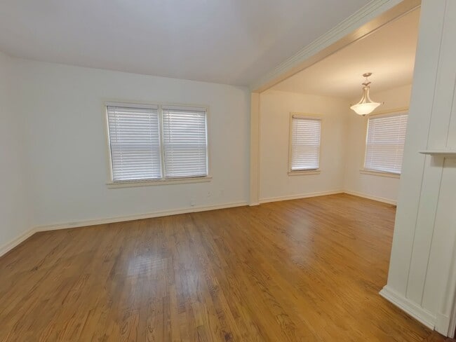 Building Photo - COLLEGE HILL RENTAL-122 South Glendale
