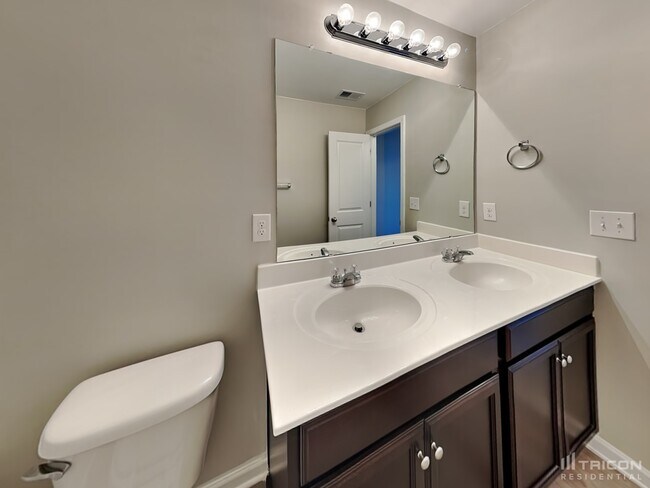 Building Photo - 502 Heathridge Lane Piedmont SC