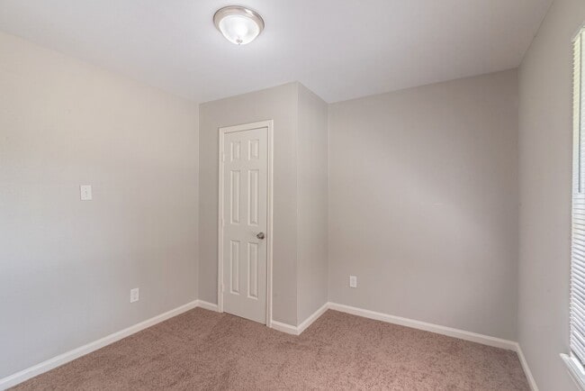 Building Photo - 9407 Irby St