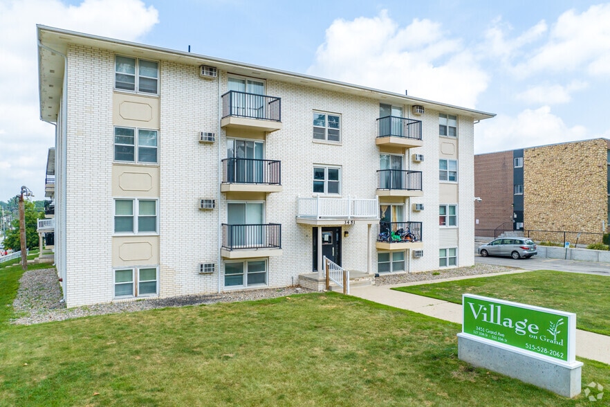 Exterior VOG - Village on Grand