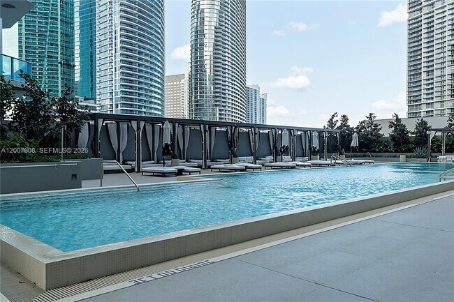 Building Photo - 77 SE 5th St