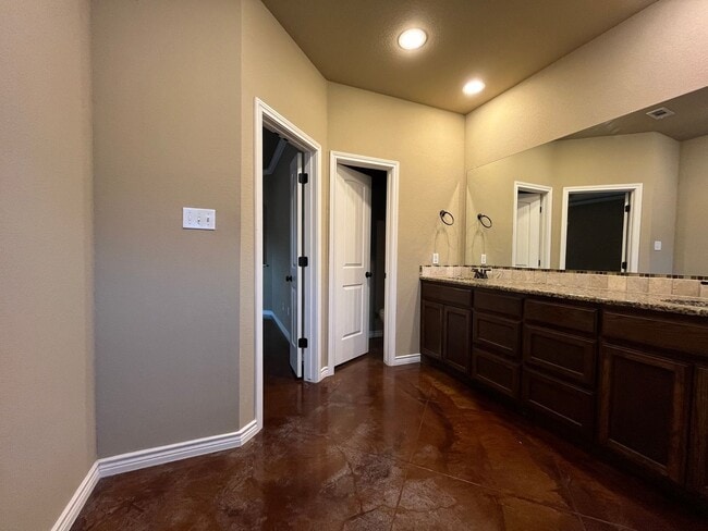 Building Photo - Available Now: 4 Bedroom Single Family Home: Midway ISD:  Move in Special
