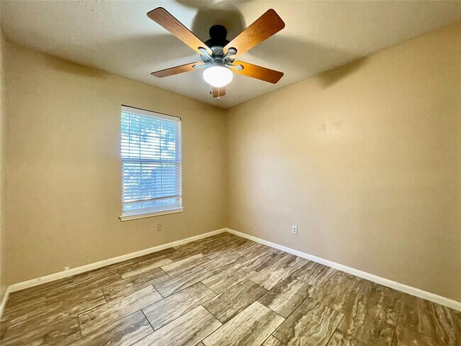 Building Photo - 502 Yaupon Cove