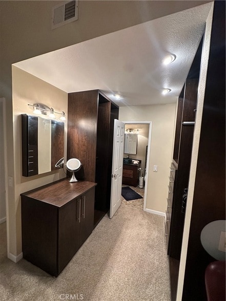 Building Photo - 2217 Vanderbilt Ln