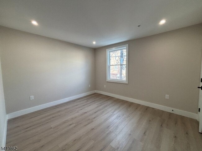 Building Photo - 136 Elm St