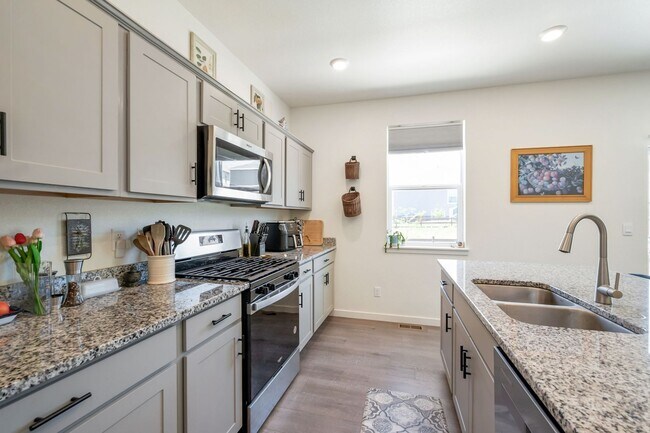 Building Photo - 4-Bedroom Home in Mallard Ridge with Office and Fenced Yard
