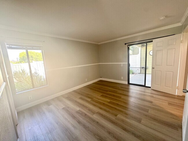 Building Photo - 2 Bedroom, Newly Renovated Beautiful Condo...