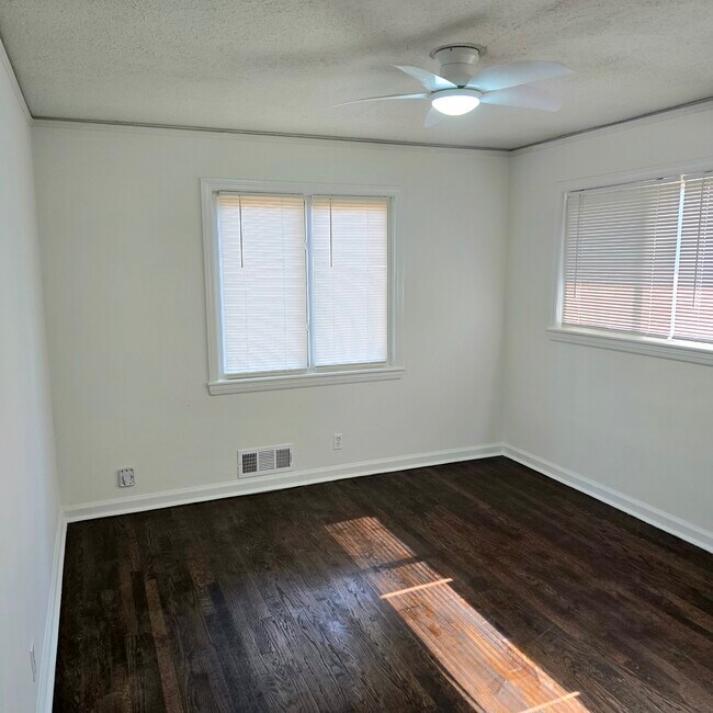 Building Photo - 1831 Shepherd Cir SW