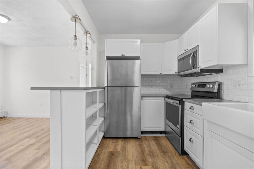 Building Photo - 294 Marginal St