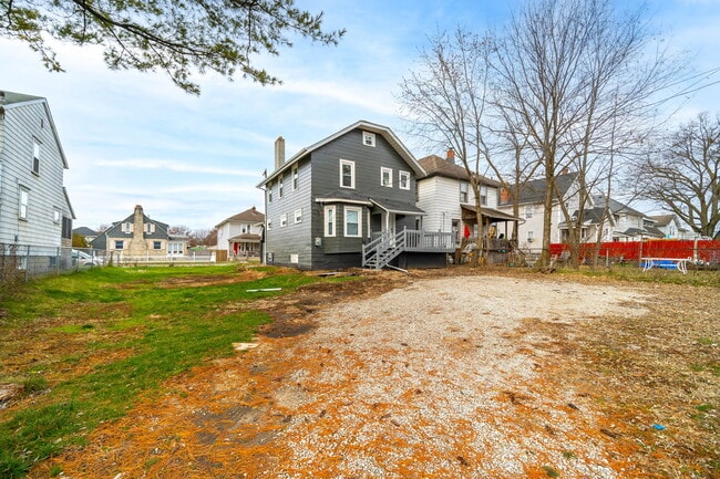 Building Photo - 210 Brehl Ave