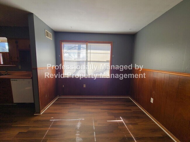 Building Photo - Large 3 bed 1.5 bath!