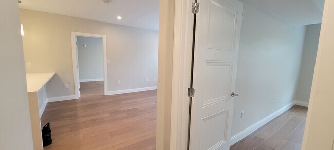 Building Photo - Large 2bd/2bath with Garage parking! Steps to Commuter Rail!