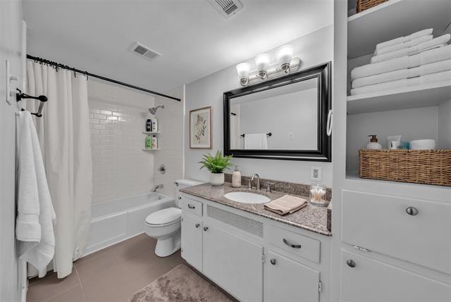 Building Photo - 4038 Ridglea Country Club Dr