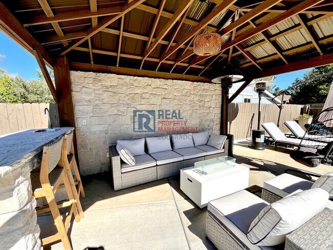 Building Photo - 3640 Inspiration Dr