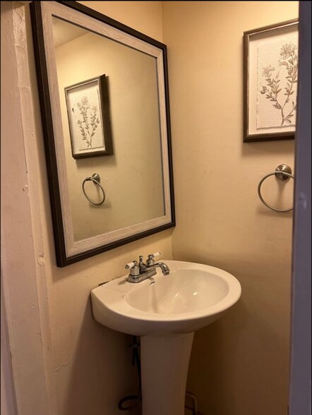 Building Photo - 114 N Brown St