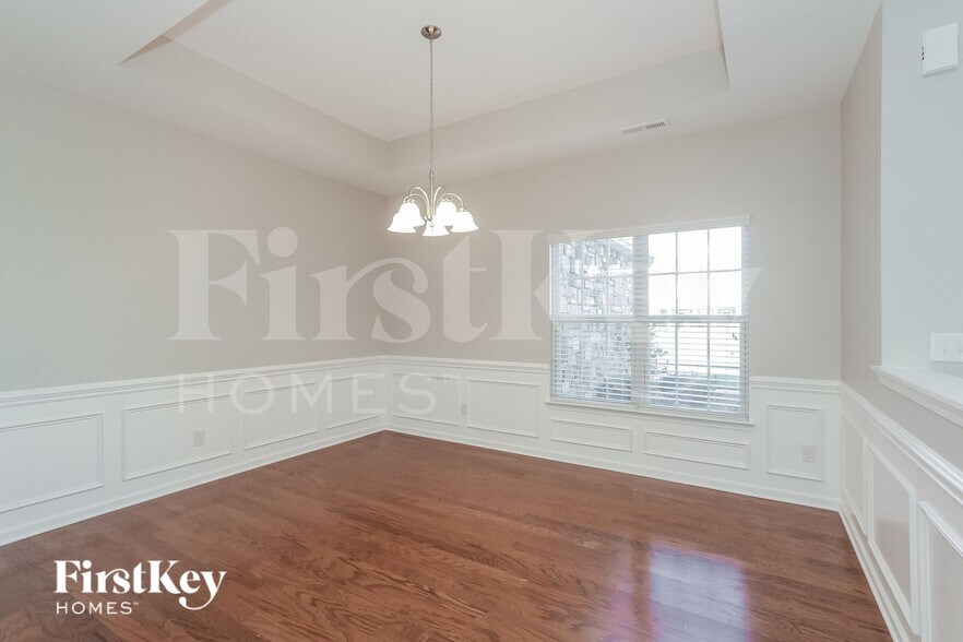 Building Photo - 2266 Isaac St