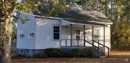 Building Photo - 114 First Street, Laurinburg, NC 28352