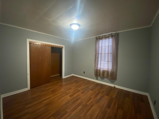 Building Photo - 609 Kossuth Ave
