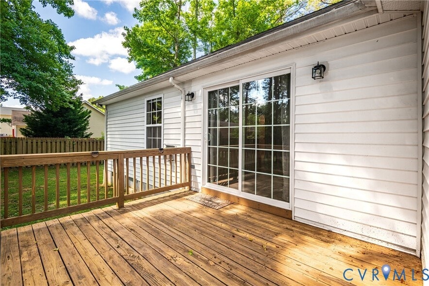 Building Photo - 2099 Yacht Club Rd