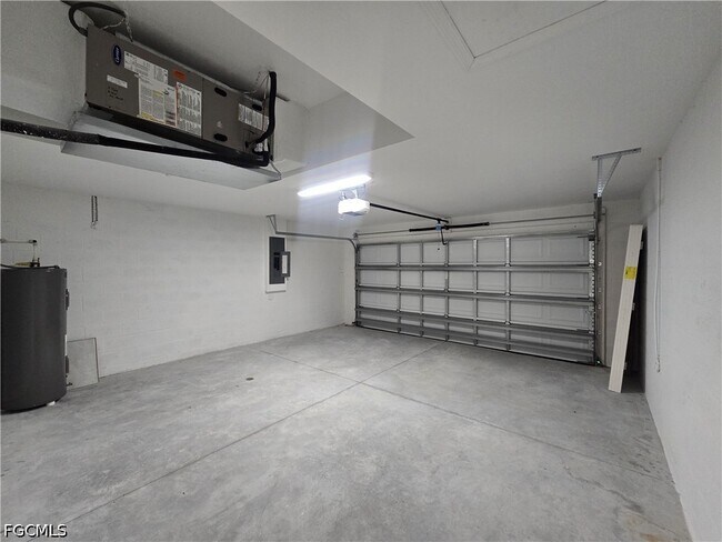Building Photo - 4309 NE 20th Ct