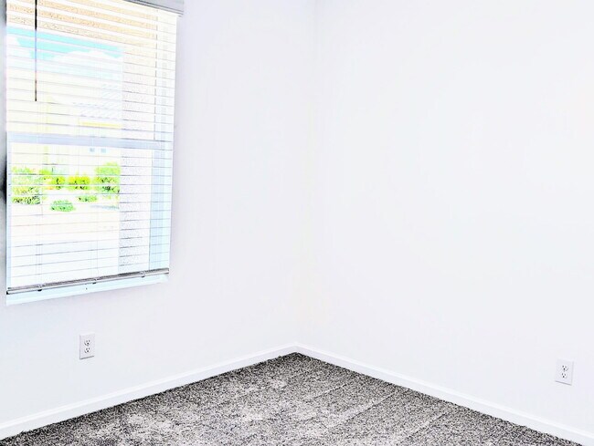 Building Photo - 711 Dylan Ct