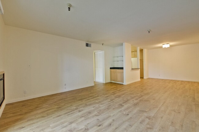 Building Photo - 2-bedroom, 2-bathroom condo in Awesome Mou...