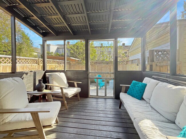 Building Photo - 515 E Huntingdon St